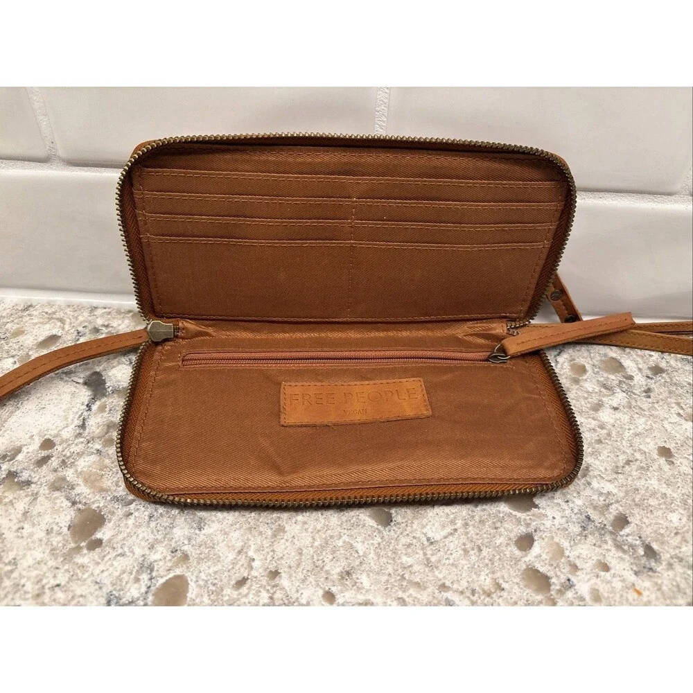 Free‎ People Vegan Leather Brown Wallet Wristlet